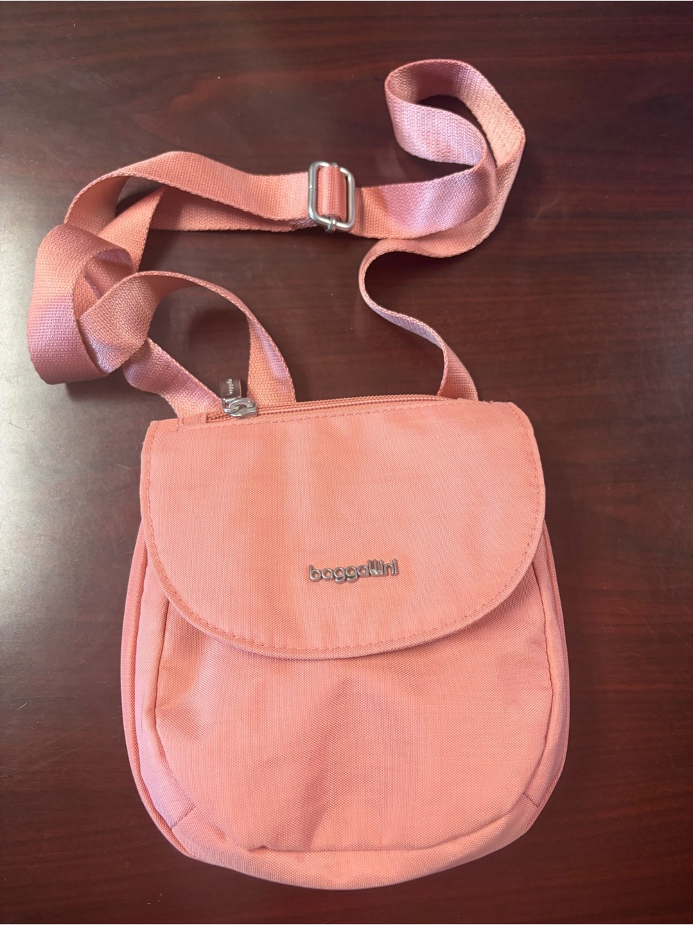 Baggallini Pink Crossbody Travel Bag 6.3”w x 7”h Never used, too small for me!